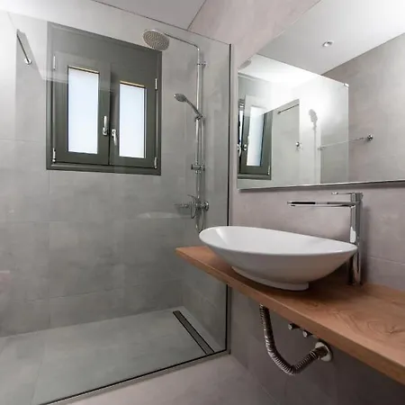 Melcon Luxury Suites Parga Exterior photo